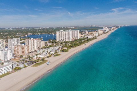 Condo in Hollywood, Florida, 2 bedrooms  № 1926098 - photo 8