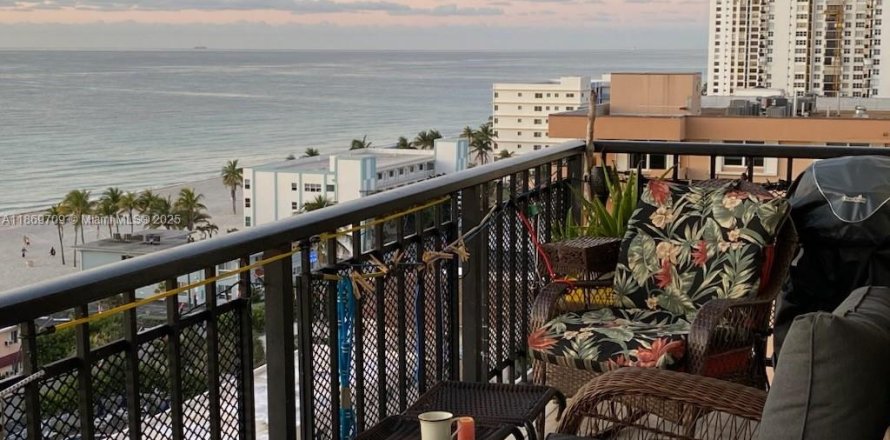 Condo in Hollywood, Florida, 2 bedrooms  № 1926098