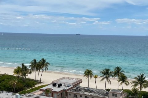 Condo in Hollywood, Florida, 2 bedrooms  № 1926098 - photo 2