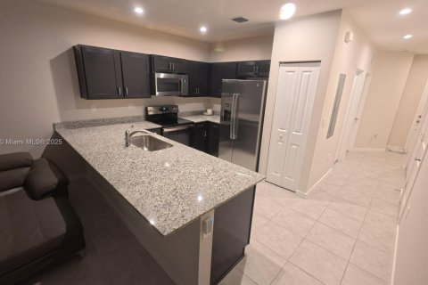 Touwnhouse à louer à Florida City, Floride: 3 chambres, 132.39 m2 № 1922817 - photo 2