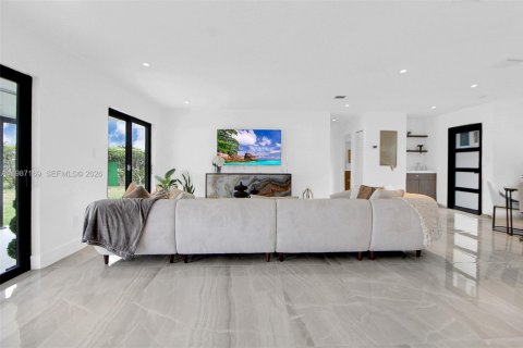 House in Miami, Florida 3 bedrooms, 149.76 sq.m. № 2046637 - photo 19