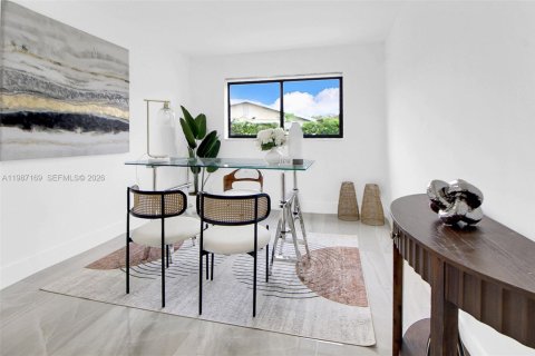 House in Miami, Florida 3 bedrooms, 149.76 sq.m. № 2046637 - photo 23