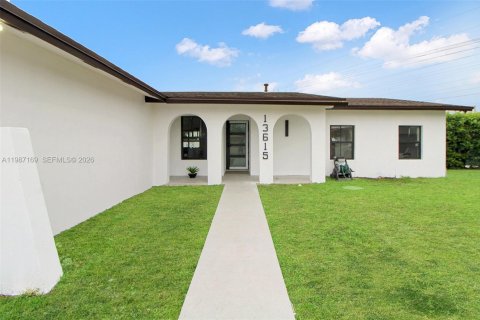 House in Miami, Florida 3 bedrooms, 149.76 sq.m. № 2046637 - photo 4