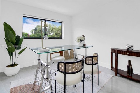 House in Miami, Florida 3 bedrooms, 149.76 sq.m. № 2046637 - photo 24