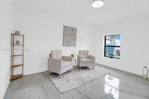 House in Miami, Florida 3 bedrooms, 149.76 sq.m. № 2046637 - photo 26