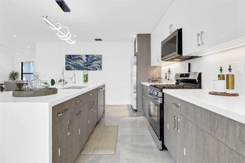 House in Miami, Florida 3 bedrooms, 149.76 sq.m. № 2046637 - photo 12