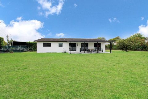 House in Miami, Florida 3 bedrooms, 149.76 sq.m. № 2046637 - photo 8