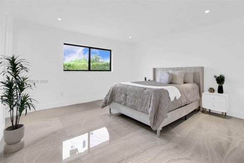 House in Miami, Florida 3 bedrooms, 149.76 sq.m. № 2046637 - photo 30