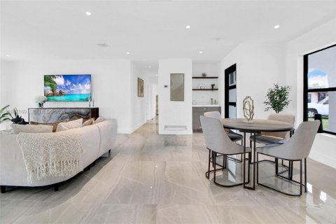 House in Miami, Florida 3 bedrooms, 149.76 sq.m. № 2046637 - photo 15