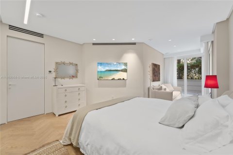 Condo in Miami Beach, Florida, 6 bedrooms  № 1868120 - photo 30