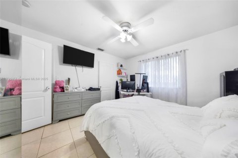 Condominio en venta en Hialeah, Florida, 3 dormitorios, 106.84 m2 № 1712702 - foto 12
