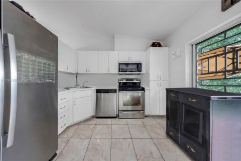 Condominio en venta en Hialeah, Florida, 3 dormitorios, 106.84 m2 № 1712702 - foto 10