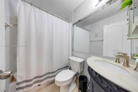 Condominio en venta en Hialeah, Florida, 3 dormitorios, 106.84 m2 № 1712702 - foto 18