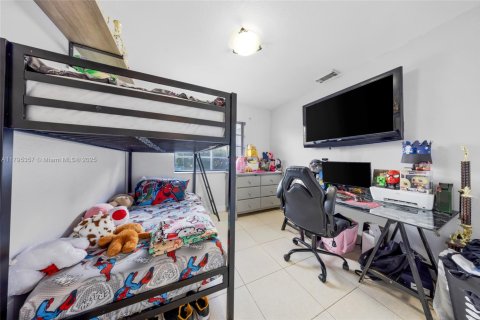 Condominio en venta en Hialeah, Florida, 3 dormitorios, 106.84 m2 № 1712702 - foto 20