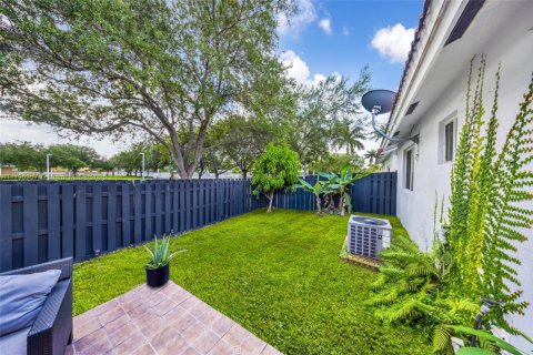Condominio en venta en Hialeah, Florida, 3 dormitorios, 106.84 m2 № 1712702 - foto 4