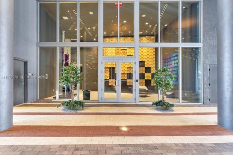 Copropriété à vendre à Miami, Floride: 1 chambre, 71.81 m2 № 2046458 - photo 2