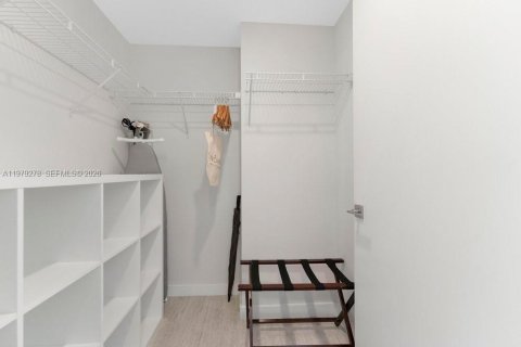 Copropriété à vendre à Miami, Floride: 1 chambre, 71.81 m2 № 2046458 - photo 18