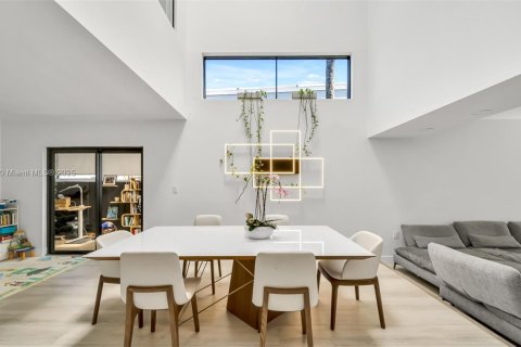 Touwnhouse à vendre à Sunny Isles Beach, Floride: 4 chambres, 246.19 m2 № 1954369 - photo 6