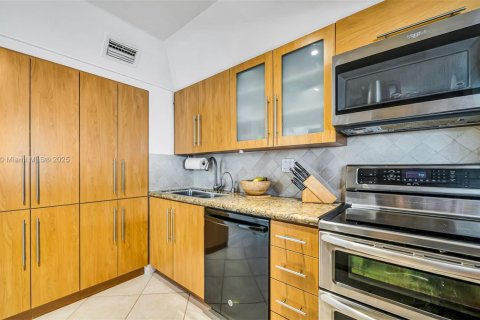 Touwnhouse à vendre à Sunny Isles Beach, Floride: 4 chambres, 246.19 m2 № 1954369 - photo 28