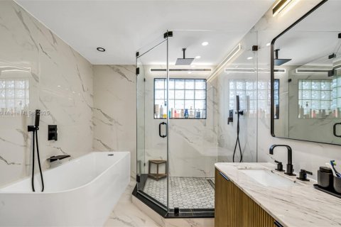 Touwnhouse à vendre à Sunny Isles Beach, Floride: 4 chambres, 246.19 m2 № 1954369 - photo 25