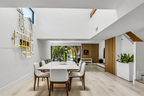 Touwnhouse à vendre à Sunny Isles Beach, Floride: 4 chambres, 246.19 m2 № 1954369 - photo 1