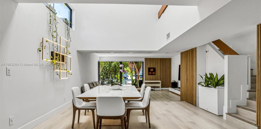 Touwnhouse à Sunny Isles Beach, Floride 4 chambres, 246.19 m2 № 1954369