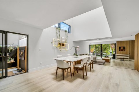 Touwnhouse à vendre à Sunny Isles Beach, Floride: 4 chambres, 246.19 m2 № 1954369 - photo 2