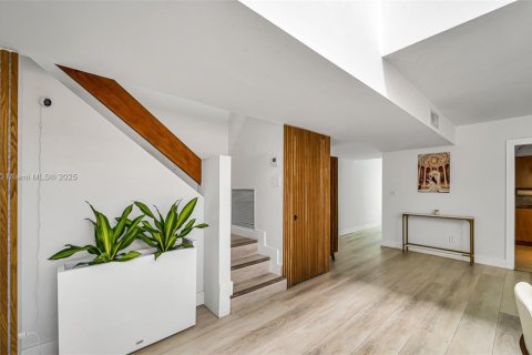 Touwnhouse à vendre à Sunny Isles Beach, Floride: 4 chambres, 246.19 m2 № 1954369 - photo 16