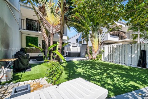 Touwnhouse à vendre à Sunny Isles Beach, Floride: 4 chambres, 246.19 m2 № 1954369 - photo 9