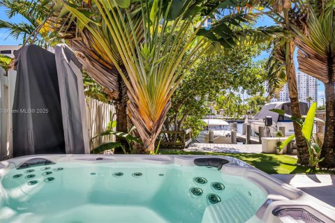 Touwnhouse à vendre à Sunny Isles Beach, Floride: 4 chambres, 246.19 m2 № 1954369 - photo 14