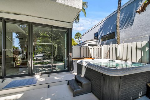 Touwnhouse à vendre à Sunny Isles Beach, Floride: 4 chambres, 246.19 m2 № 1954369 - photo 12