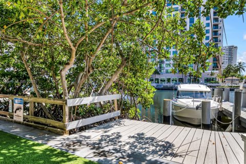 Touwnhouse à vendre à Sunny Isles Beach, Floride: 4 chambres, 246.19 m2 № 1954369 - photo 11