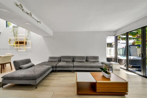 Touwnhouse à vendre à Sunny Isles Beach, Floride: 4 chambres, 246.19 m2 № 1954369 - photo 21