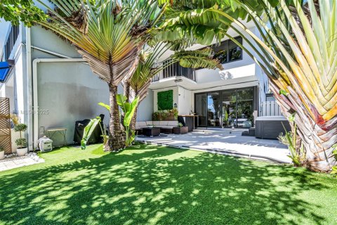 Touwnhouse à vendre à Sunny Isles Beach, Floride: 4 chambres, 246.19 m2 № 1954369 - photo 29