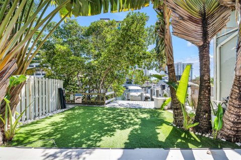 Touwnhouse à vendre à Sunny Isles Beach, Floride: 4 chambres, 246.19 m2 № 1954369 - photo 13