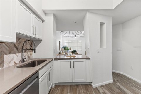 Copropriété à vendre à Tampa, Floride: 1 chambre, 73.3 m2 № 2396147 - photo 15