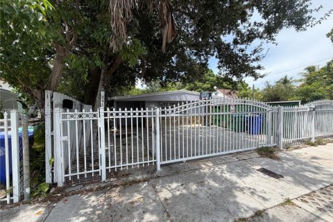 Propiedad comercial en venta en Miami, Florida, 232.72 m2 № 2320622 - foto 4