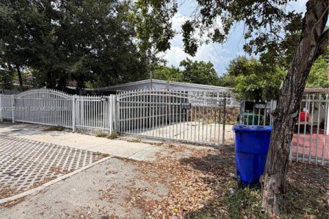 Propiedad comercial en venta en Miami, Florida, 232.72 m2 № 2320622 - foto 2