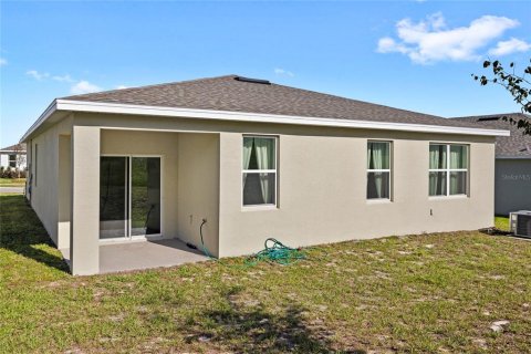 Villa ou maison à louer à Sorrento, Floride: 4 chambres, 170.75 m2 № 2429486 - photo 3
