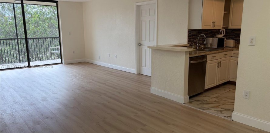 Кондоминиум с 2 спальнями в Лодерхилл, Флорида № 2034279