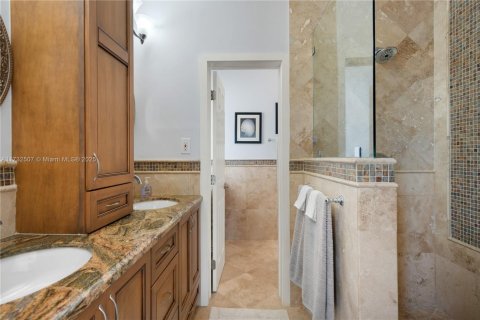 Townhouse in Key Largo, Florida 3 bedrooms, 197.6 sq.m. № 1481729 - photo 13
