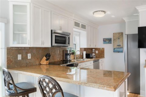 Townhouse in Key Largo, Florida 3 bedrooms, 197.6 sq.m. № 1481729 - photo 11