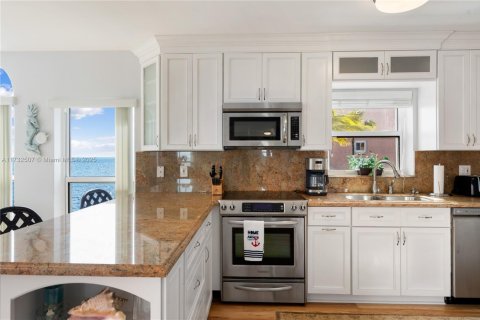 Townhouse in Key Largo, Florida 3 bedrooms, 197.6 sq.m. № 1481729 - photo 10