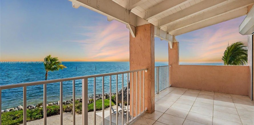 Townhouse in Key Largo, Florida 3 bedrooms, 197.6 sq.m. № 1481729