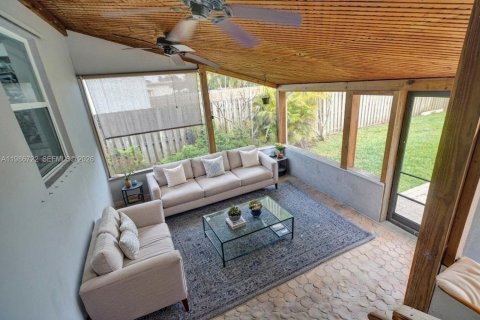 Villa ou maison à vendre à Hollywood, Floride: 3 chambres, 131.46 m2 № 2051559 - photo 25