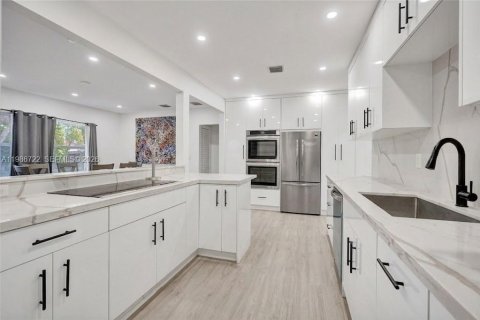 Villa ou maison à vendre à Hollywood, Floride: 3 chambres, 131.46 m2 № 2051559 - photo 12