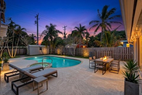 Villa ou maison à vendre à Hollywood, Floride: 3 chambres, 131.46 m2 № 2051559 - photo 2