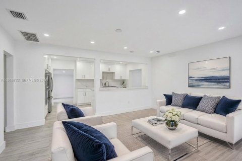 Villa ou maison à vendre à Hollywood, Floride: 3 chambres, 131.46 m2 № 2051559 - photo 13