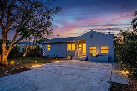 Villa ou maison à Hollywood, Floride 3 chambres, 131.46 m2 № 2051559