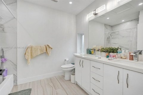Villa ou maison à vendre à Hollywood, Floride: 3 chambres, 131.46 m2 № 2051559 - photo 22